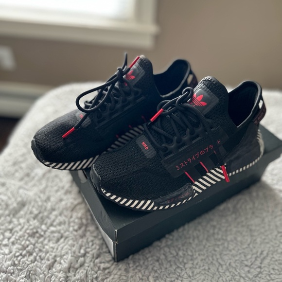 NMD_R1.V2 J Adidas Sneakers 👟 - Picture 2 of 5